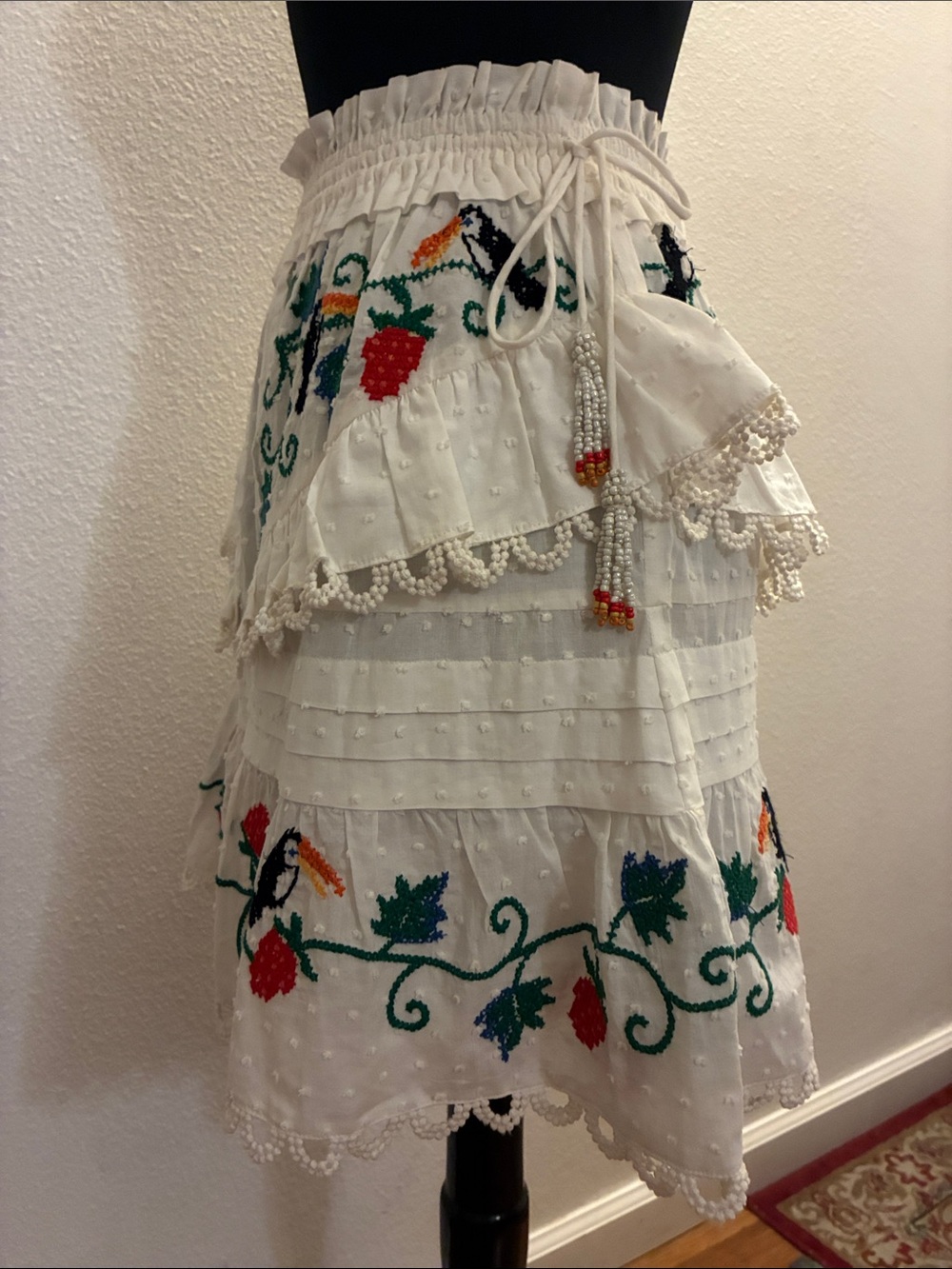 NWT FARM RIO White Cotton toucan strawberryEmbroidered Tiered mini Skirt Small - Picture 2 of 9